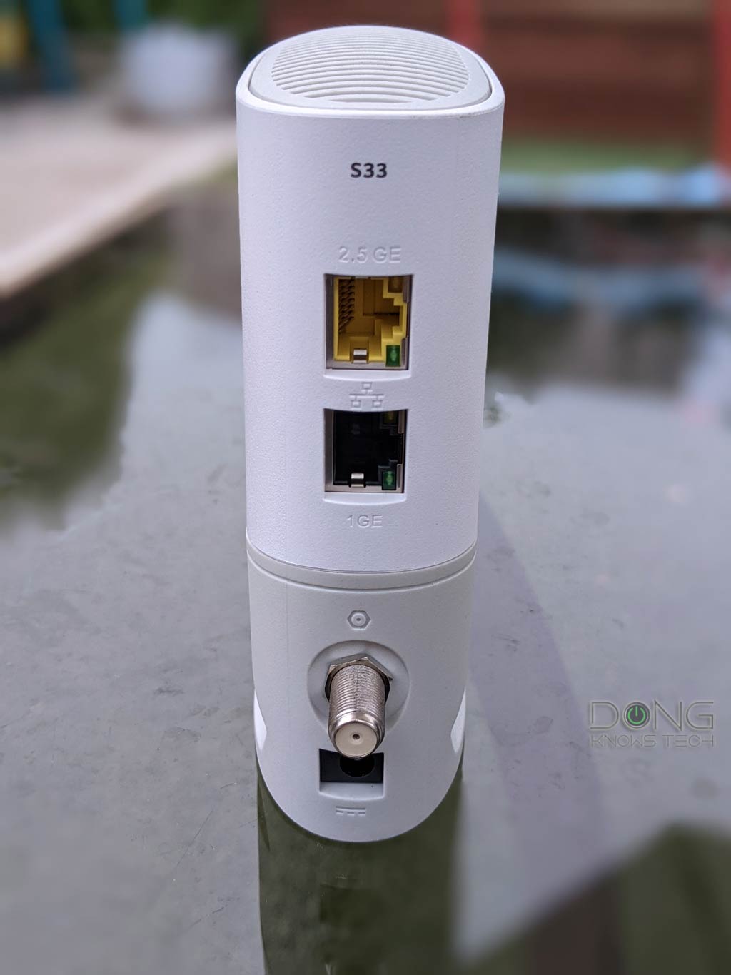 Tips on Getting High-Speed Internet: It's Fiber vs. Cable (Coaxial) or ONT vs. Modem 5 ARRIS Surfboard S33 Back side