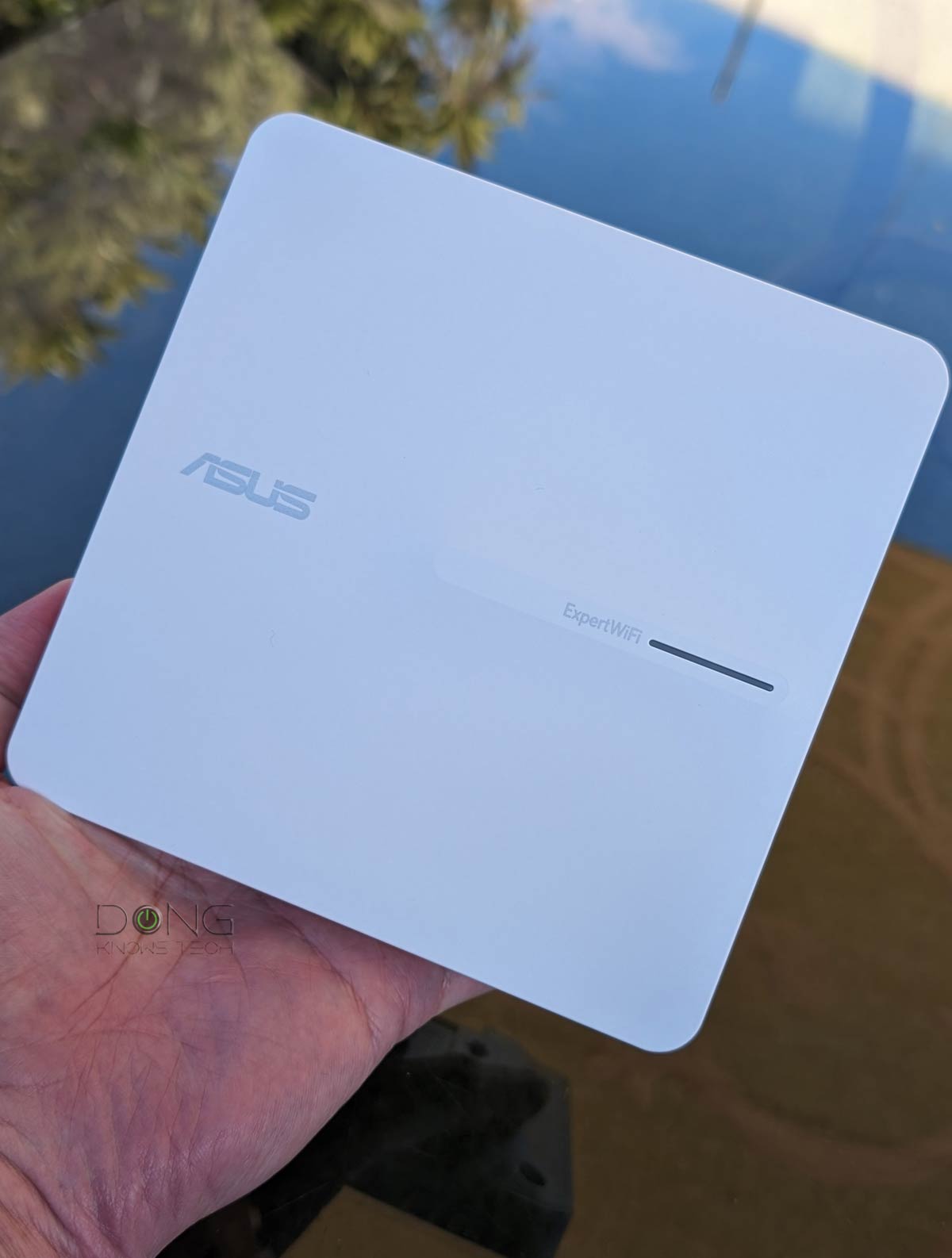 Asus ExpertWiFi EBA63 Review (vs. RP-AX58U): A Robust PoE+ Mesh-ready Wi-Fi 6 Access Point 5 Asus ExpertWiFi EBA63 top