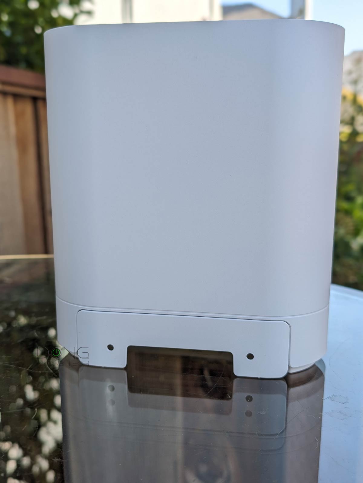 Asus ExpertWiFi EBM68 Review (vs. ZenWiFi): A Refined Wi-Fi 6 Mesh Alternative 3 ASUS ExpertWiFi EBM68 Business Mesh System with the port cover attached