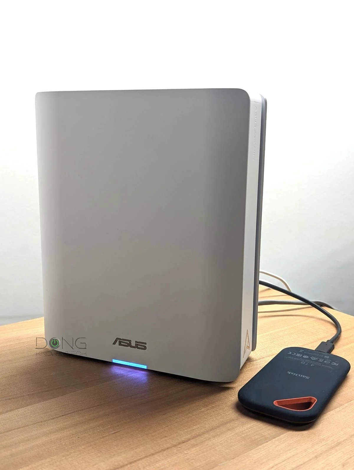Asus ZenWiFi BQ16 Pro Review (vs. TP-Link Deco BE95): The Top-Tier and Highly Anticipated Wi-Fi 7 Mesh System is Totally Worth the Wait 14 Asus ZenWiFi BQ16 Pro in action