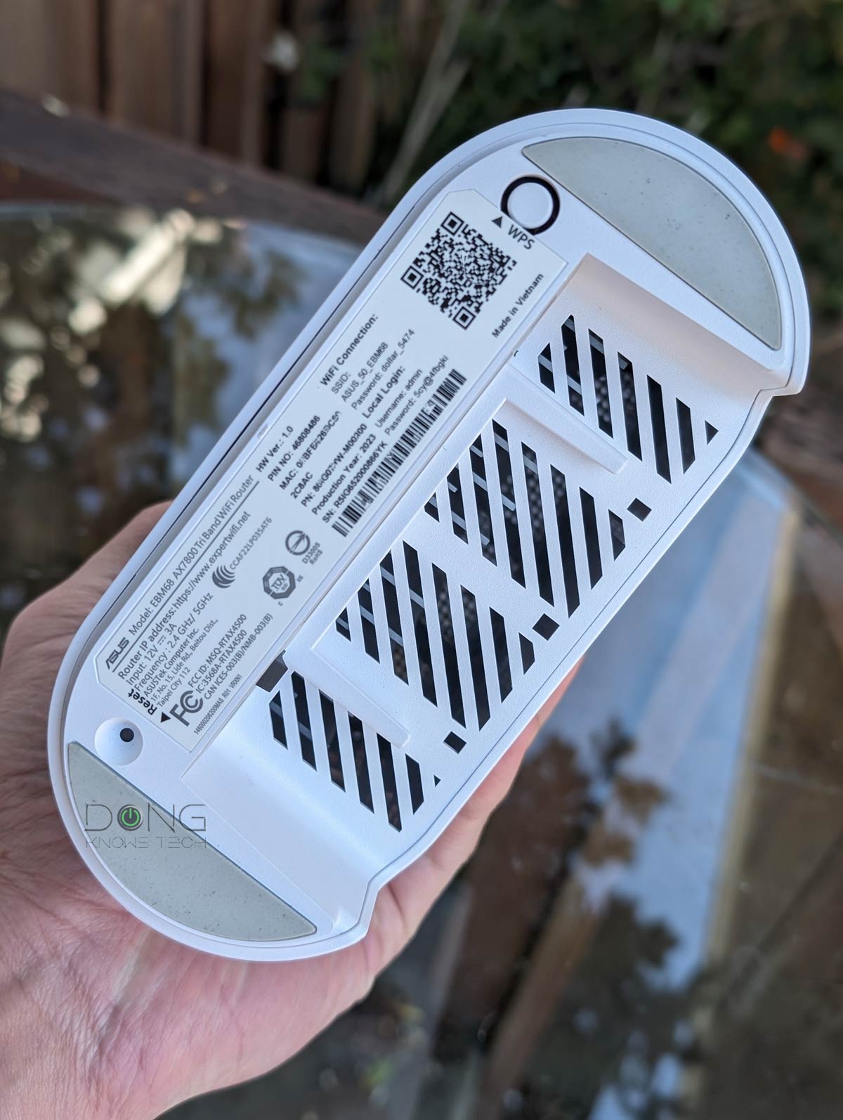 Asus ExpertWiFi EBM68 Review (vs. ZenWiFi): A Refined Wi-Fi 6 Mesh Alternative 8 The Asus ExpertWiFi EBM68 Business Mesh router's underside