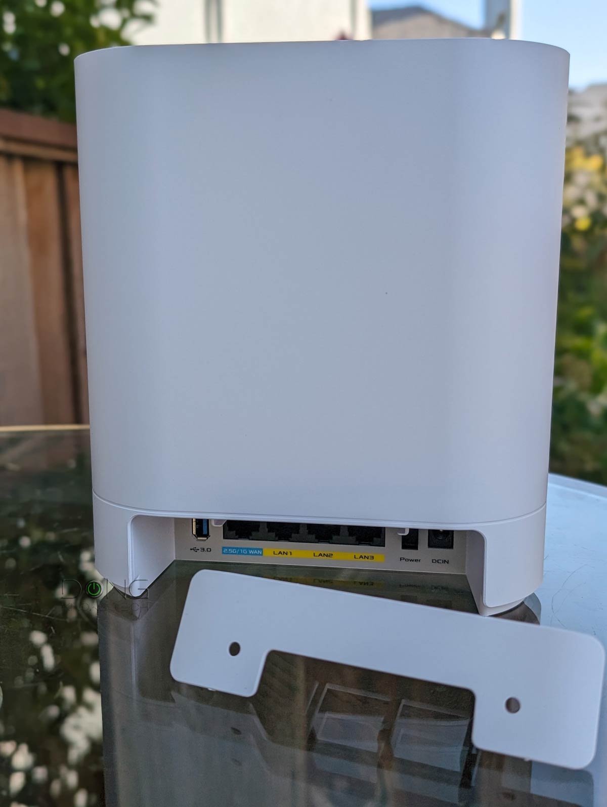 Asus ExpertWiFi EBM68 Review (vs. ZenWiFi): A Refined Wi-Fi 6 Mesh Alternative 2 The ASUS ExpertWiFi EBM68 mesh router comes with a port cover that is clearly designed to be the wall mount piece
