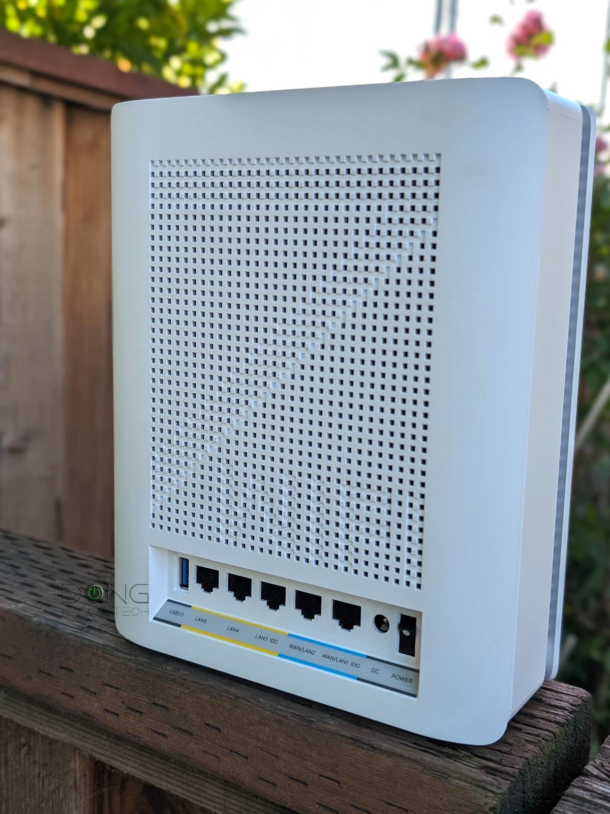 Asus ZenWiFi BQ16 Pro Review (vs. TP-Link Deco BE95): The Top-Tier and Highly Anticipated Wi-Fi 7 Mesh System is Totally Worth the Wait 9 The back of the Asus ZenWiFi BQ16 Pro Wi-Fi 7 mesh router