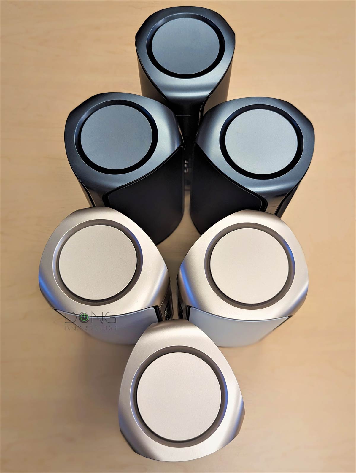 Netgear Orbi Overview: The Ups and Downs of the Dedicated Wireless Backhaul Concept 5 The Netgear Orbi 970 Series are avaible in black and white