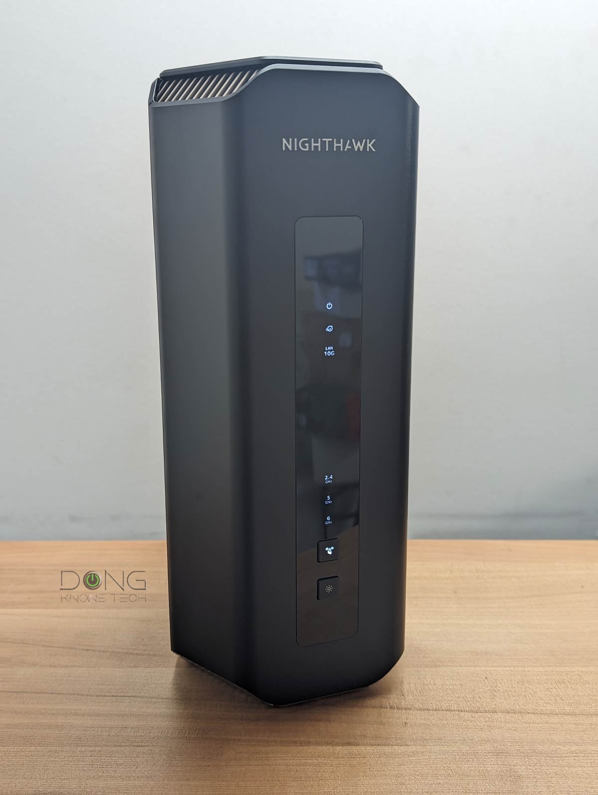 Nighthawk RS700S Review (vs. Asus RT-BE96U): A Top-Performance Wi-Fi 7 Contender 15 The Netgear RS700S in action (LED litghts)