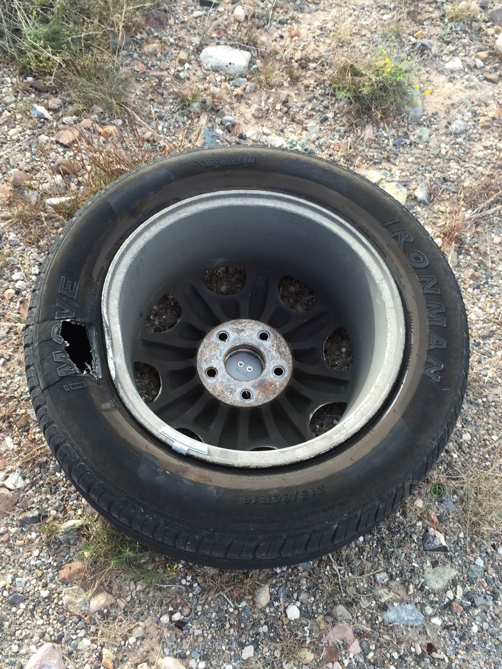 Tesla Flat Tire on a Model Y and a Real Story of Driving without a "Donut" 5 Tire Punture Baja California Desert